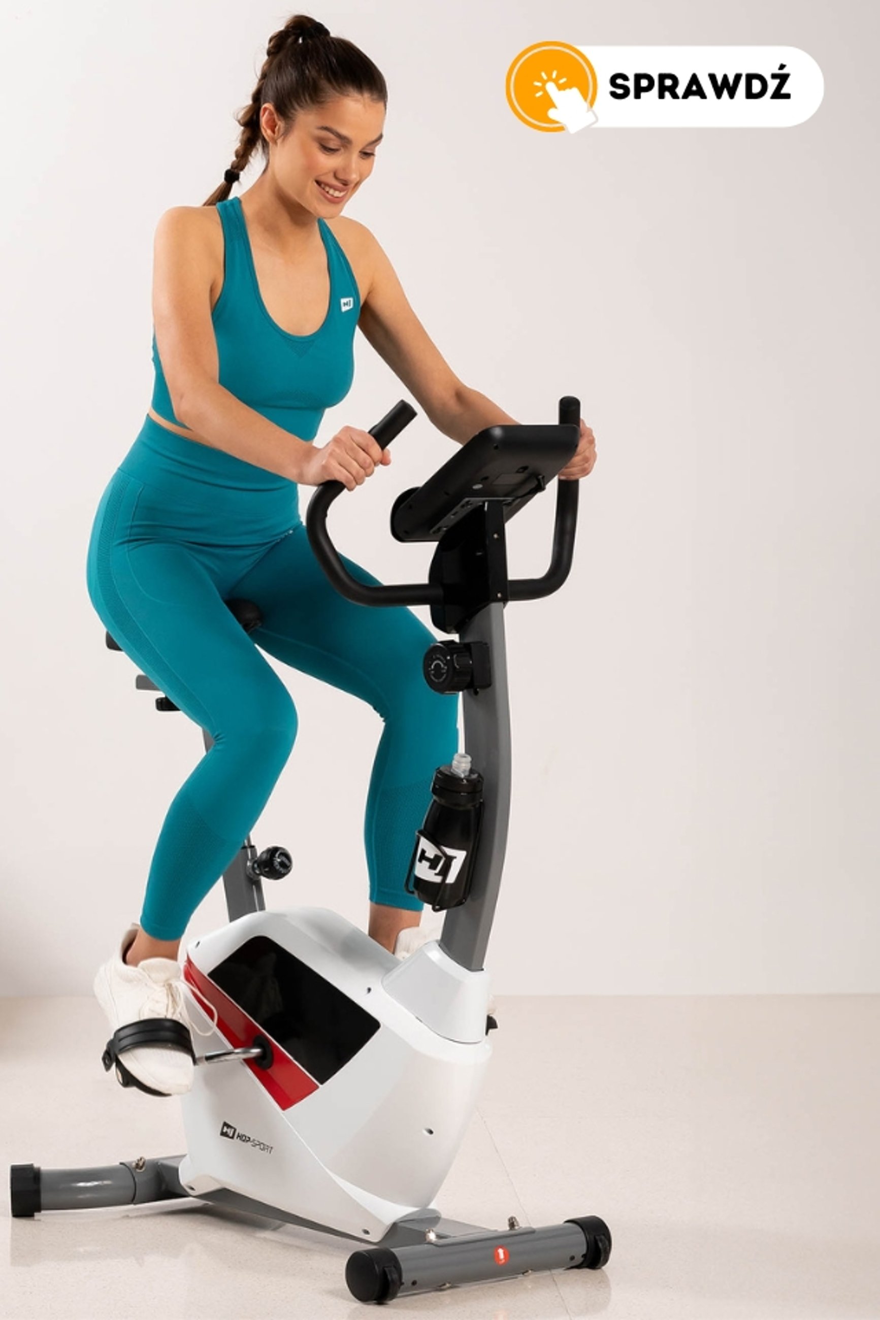 modelka ćwicząca na rowerze stacjonarnym HS-2090H Aveo białym marki Hop-Sport