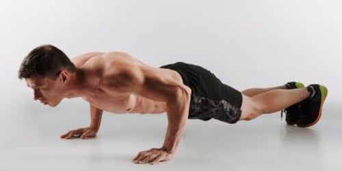 Co dają pompki? Na jakie mięśnie działają pompki i jakie efekty przynoszą