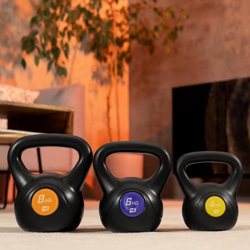 kettlebells 8kg, 6kg, 4kg, marki Hop-Sport, ustawione obok siebie na podłodze