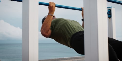 Podciąganie australijskie - poprawna technika i efekty