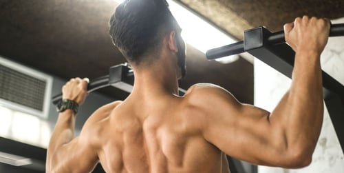Trening chwytu – jak wzmocnić dłonie i przedramiona?