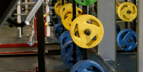 Hantle czy sztanga? Sprawdź, co wybrać do swojego treningu