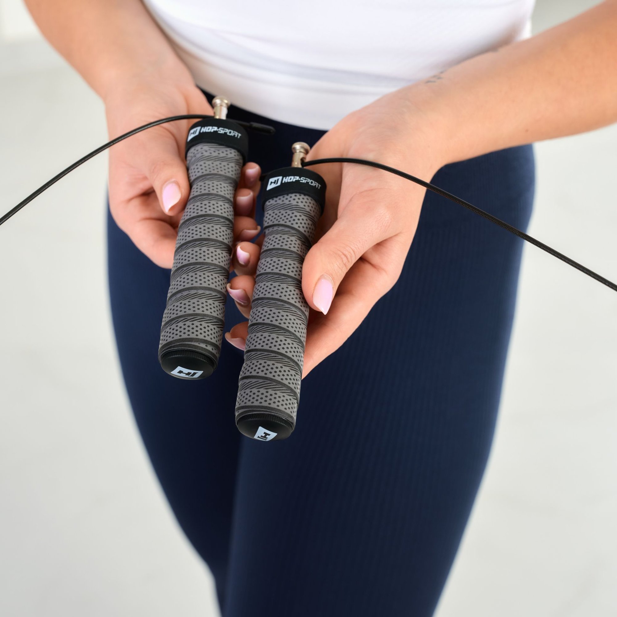 Specjalnie wyprofilowany kształt rączki w modelu HS-P030JR