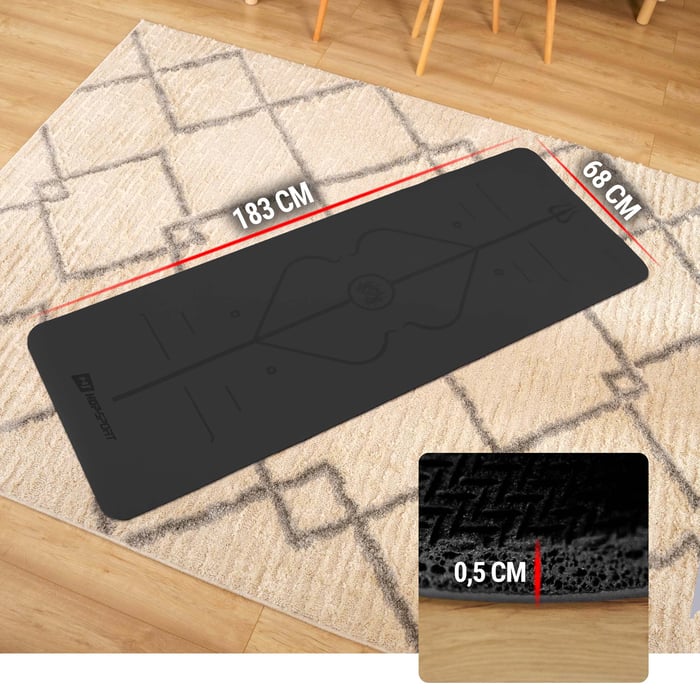 mata do jogi czarna marki Hop-Sport rozłożona na podłodze z zaznaczonymi wymiarami