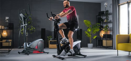 Orbitrek czy rowerek stacjonarny – co lepsze do treningu w domu