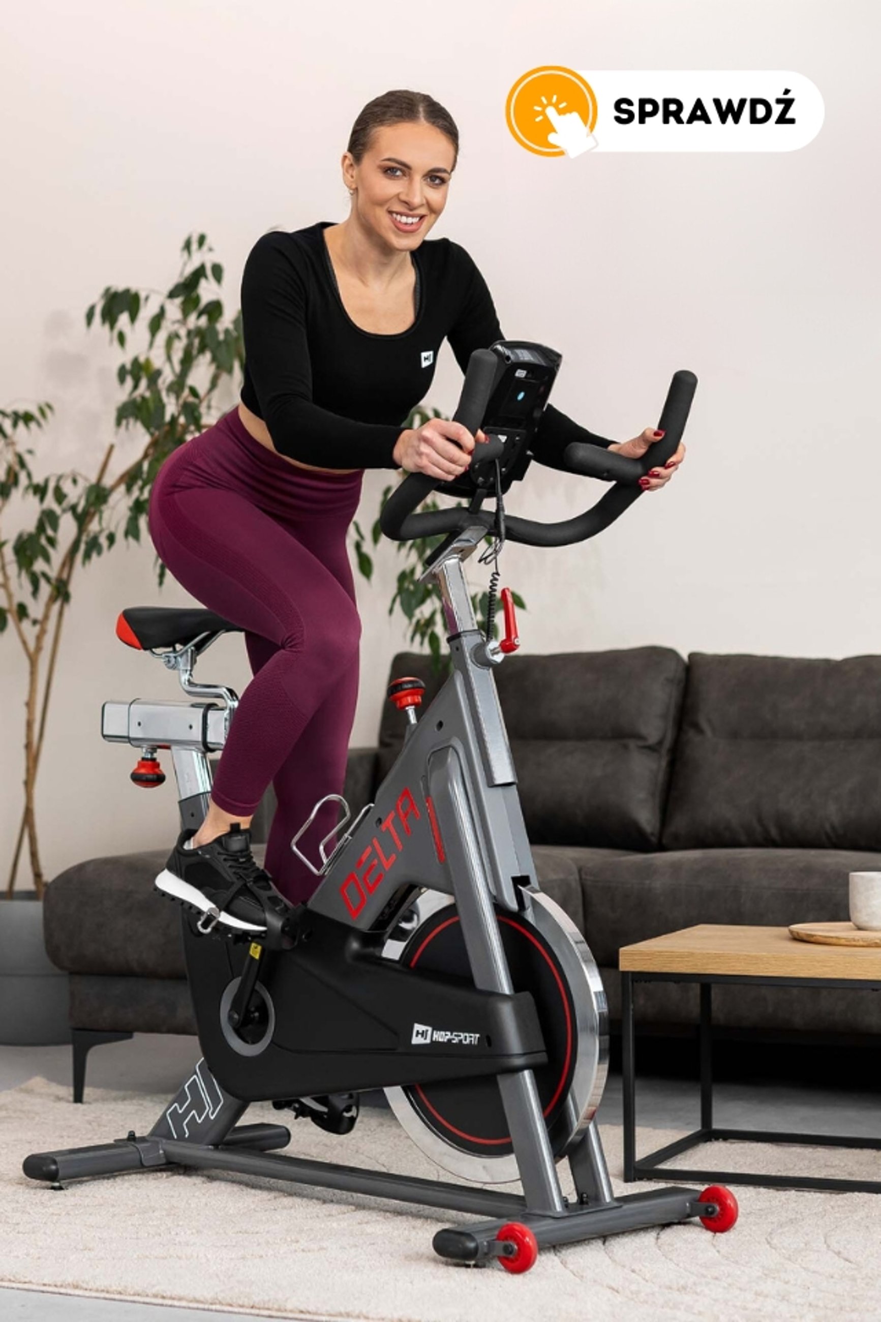 modelka trenująca indoor cycling na rowerze treningowym spinningowym HS-065IC Delta marki Hop-Sport