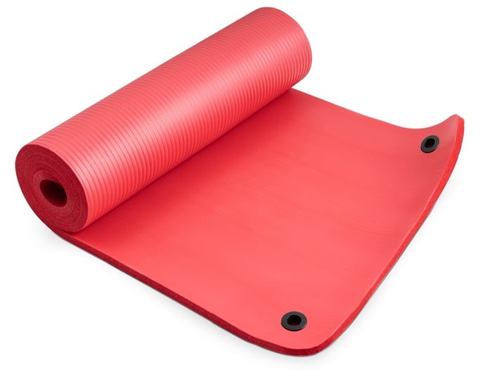 Otwory, które umożliwiają zawieszenie maty 1,5cm w kolorze czerwonymmarki Hop-Sport