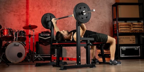 Trening siłowy z ciężarami - 12 skutecznych ćwiczeń z obciążeniem